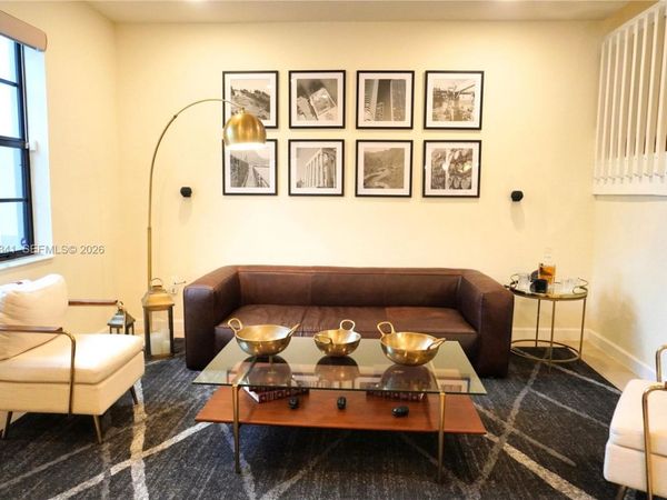 3280 W 92nd Pl, Hialeah, FL 33018