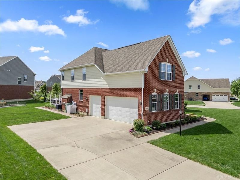 9448 Aspen Brook Court, Centerville, OH 45458 Photo 2