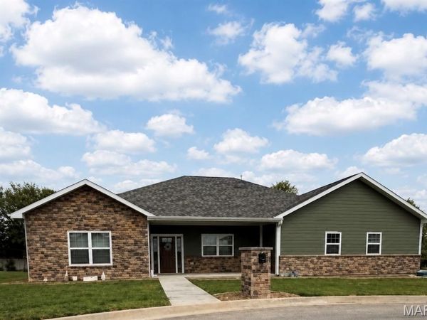 303 KARLIE Court , Linn, MO 65051