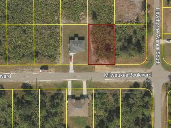 881 MILWAUKEE BOULEVARD , LEHIGH ACRES, FL 33974