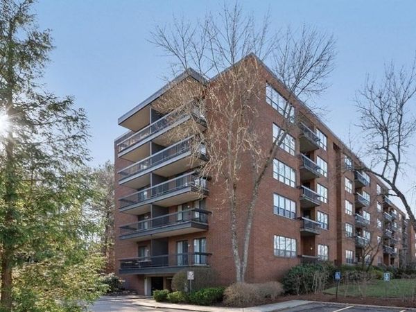210 Nahanton St, Unit 522, Newton, MA 02459