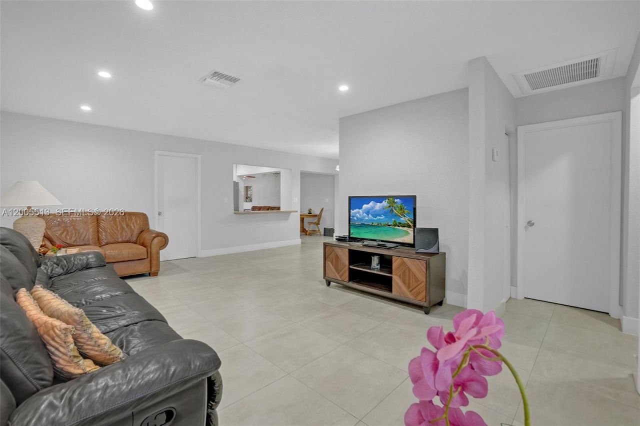 862 W 79th St , Hialeah, FL 33014 Photo