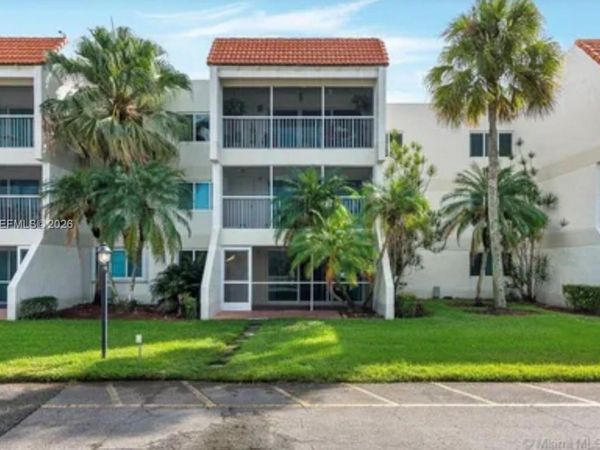 100 Lakeview Dr , Unit 112, Weston, FL 33326