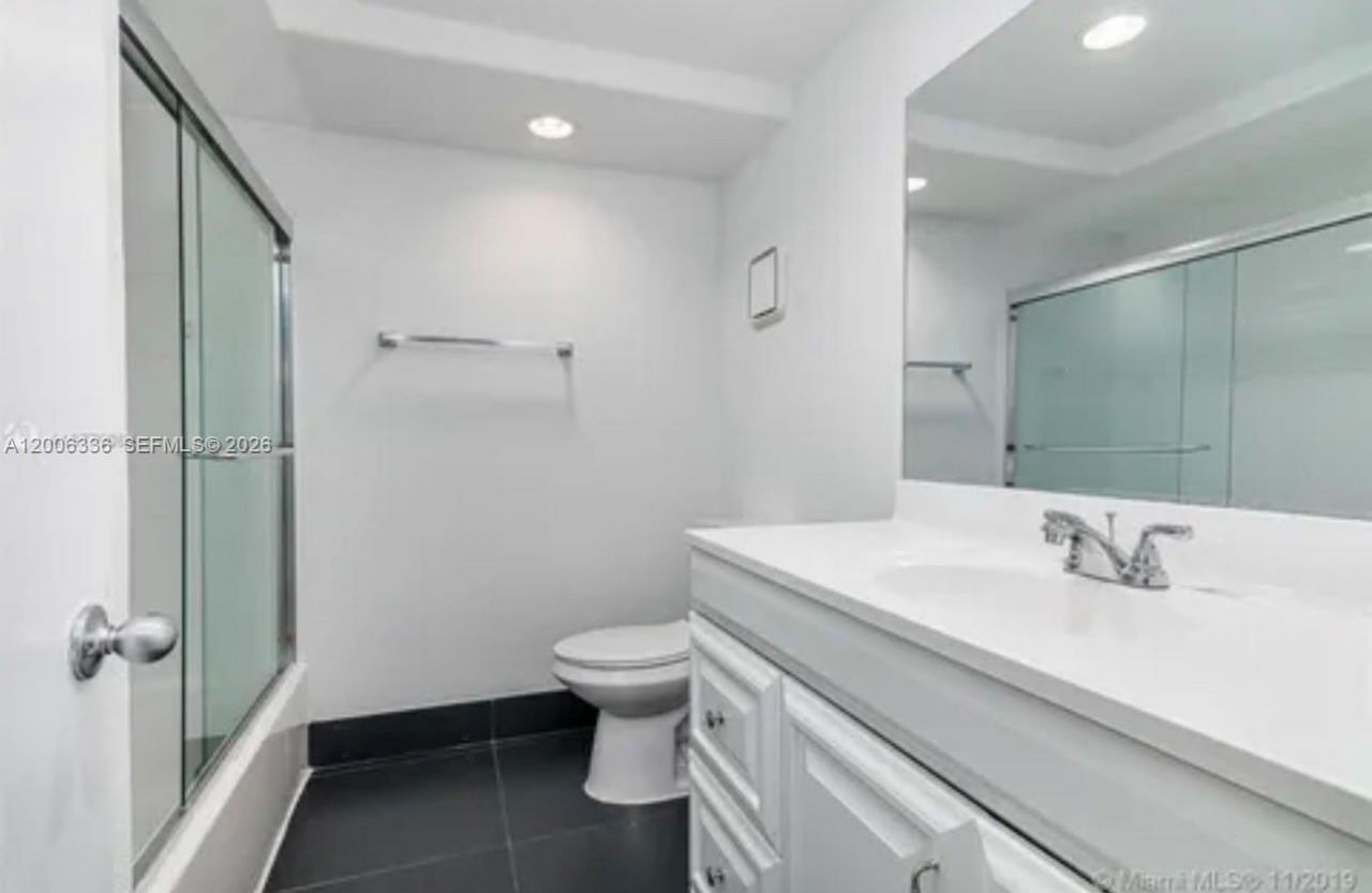 100 Lakeview Dr , Unit 112, Weston, FL 33326 Photo
