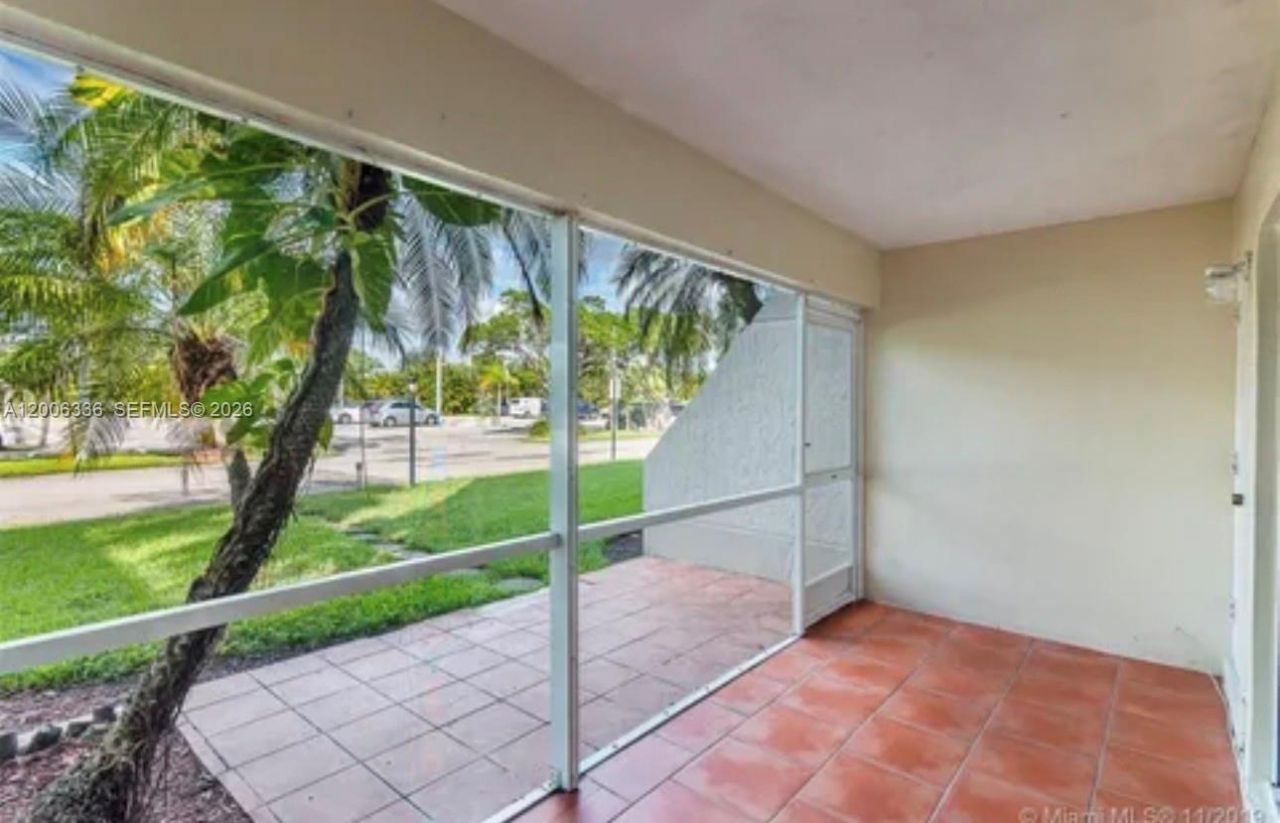 100 Lakeview Dr , Unit 112, Weston, FL 33326 Photo