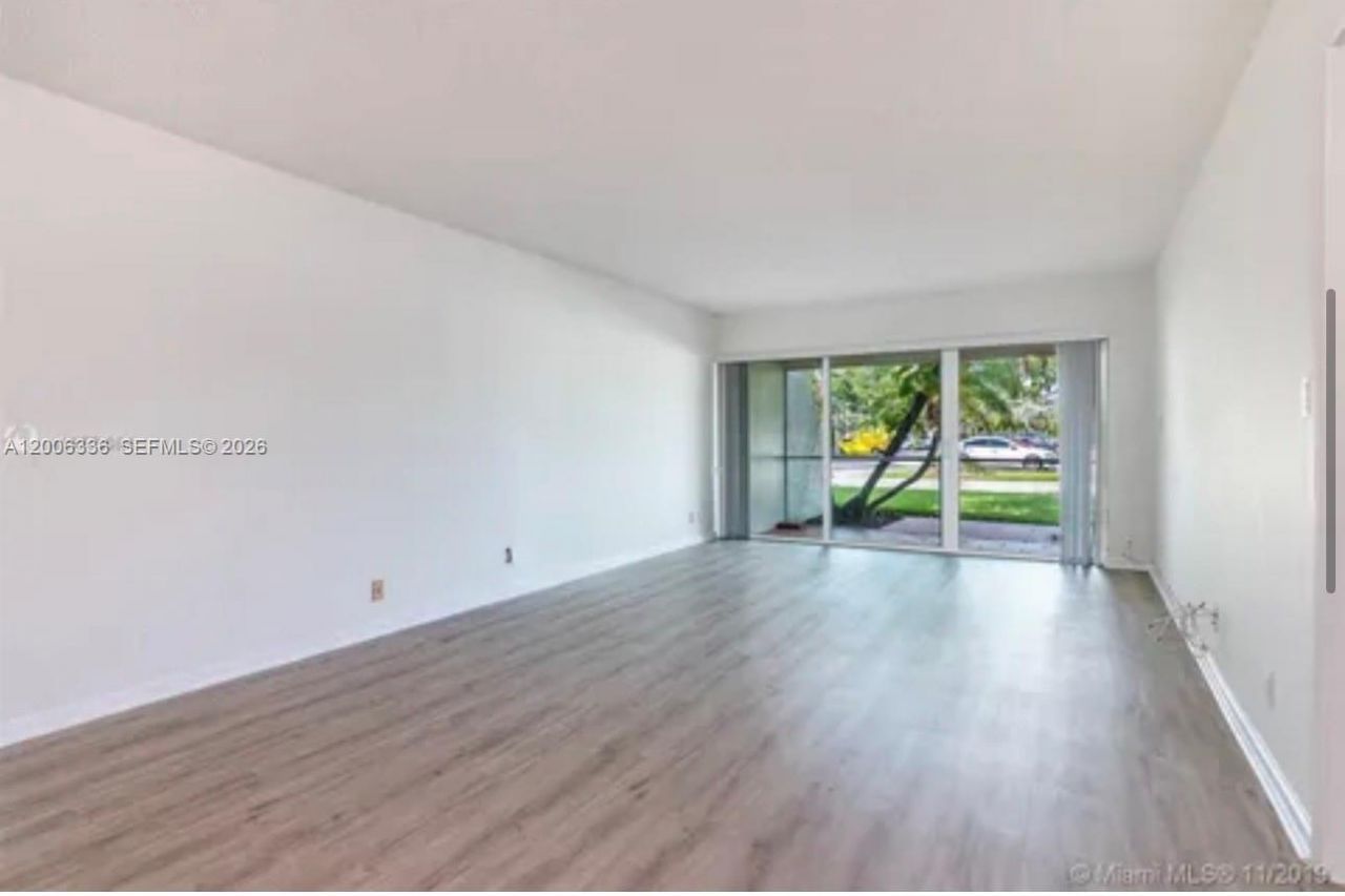 100 Lakeview Dr , Unit 112, Weston, FL 33326 Photo