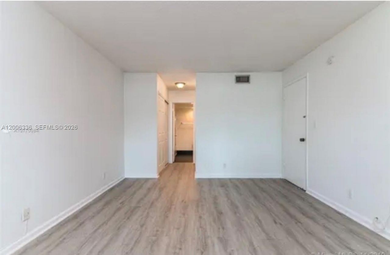 100 Lakeview Dr , Unit 112, Weston, FL 33326 Photo
