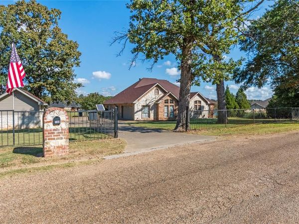 180 Surls Drive , Mabank, TX 75156