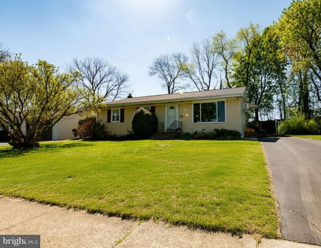 4882 PINE GROVE CIRCLE, ALLENTOWN, PA 18106