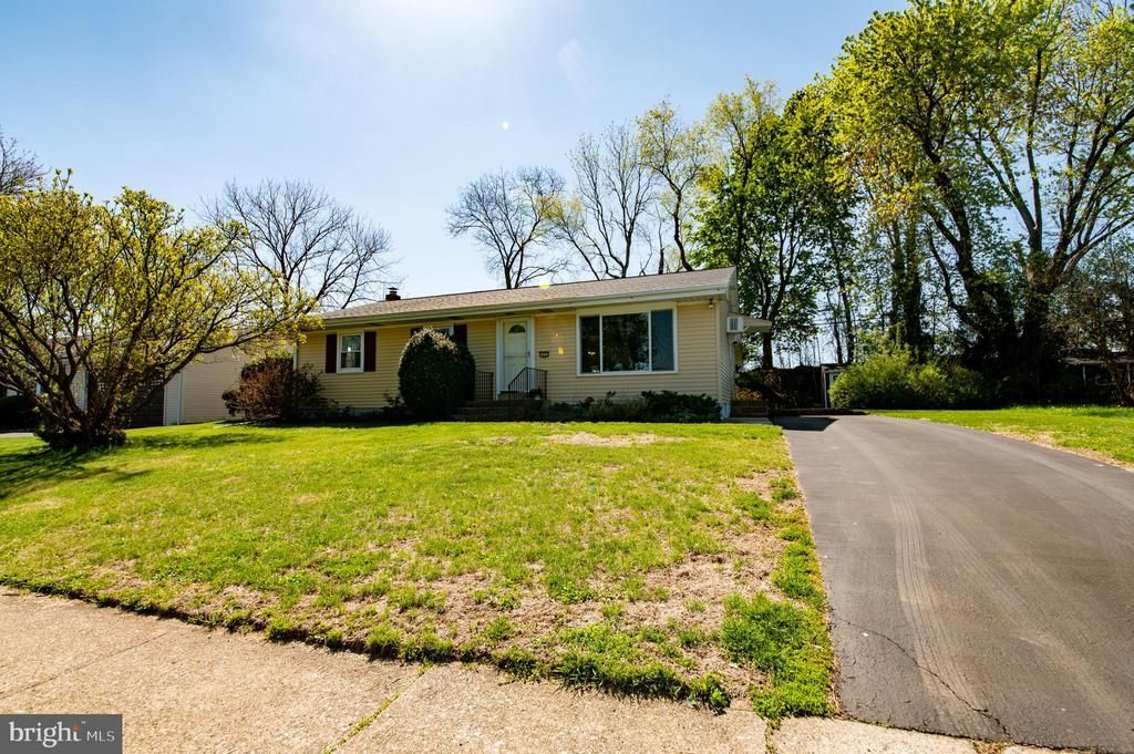 4882 PINE GROVE CIRCLE , ALLENTOWN, PA 18106