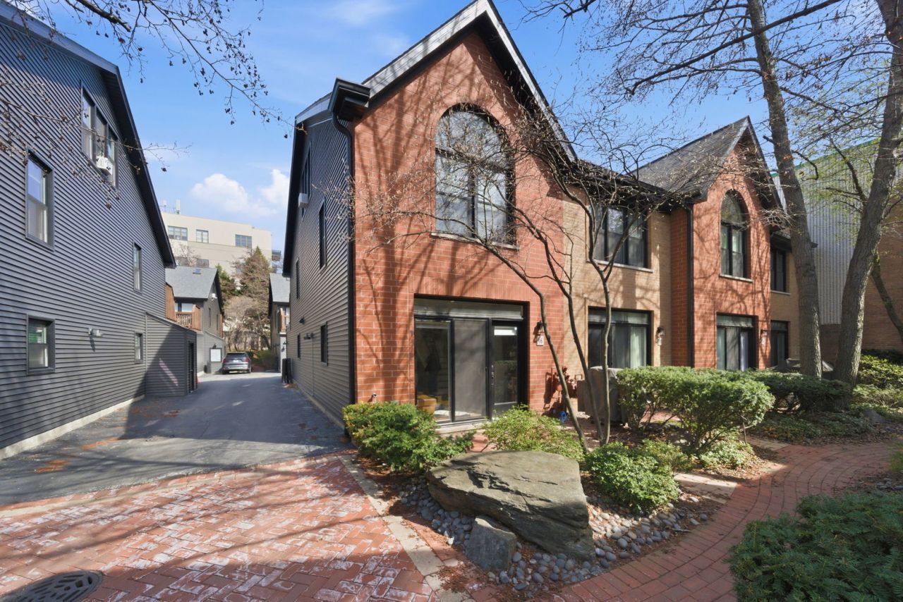 1801 W Diversey Parkway , Chicago, IL 60614