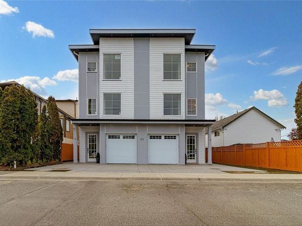 95 Battleford Ave, Unit # 2, Saanich, BC V8Z 1K5