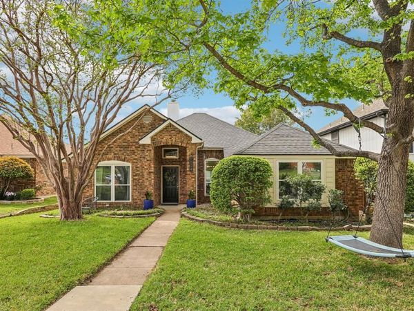 1104 Heather Lane , Carrollton, TX 75010