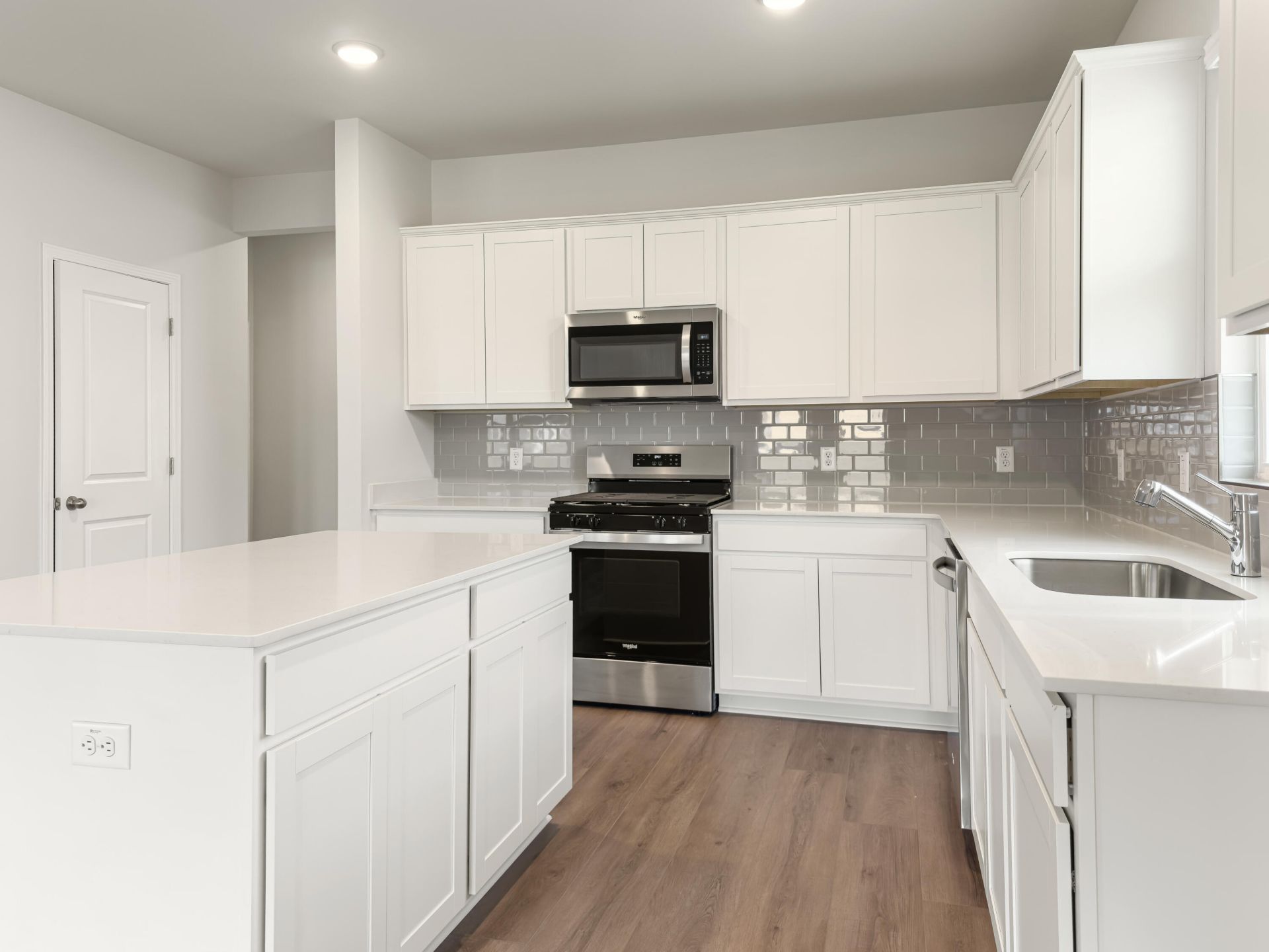 725 Meadowbrook Lane Photo 15