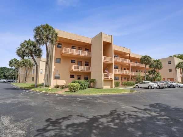 8390 Lagos De Campo Boulevard, Unit 301, Tamarac, FL 33321