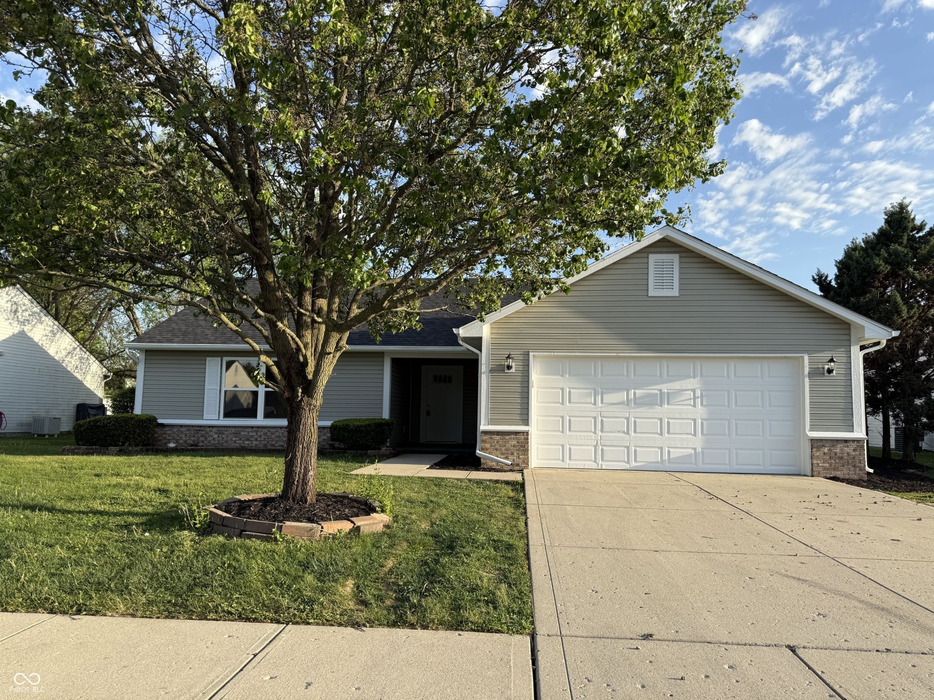 913 Delegate Drive, Shelbyville, IN 46176 Main Photo