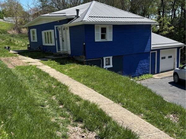 300 Henry , East Liverpool, OH 43920