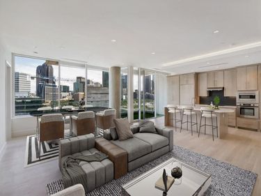 2408 Victory Park Lane, Unit 1036, Dallas, TX 75219