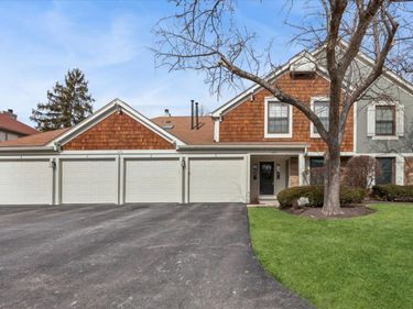 1675 Grosvenor Circle, Unit C, Wheaton, IL 60189