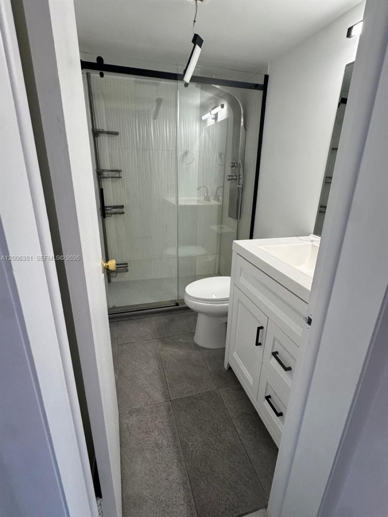200 NE 12th Ave , Unit 7E, Hallandale Beach, FL 33009 Photo