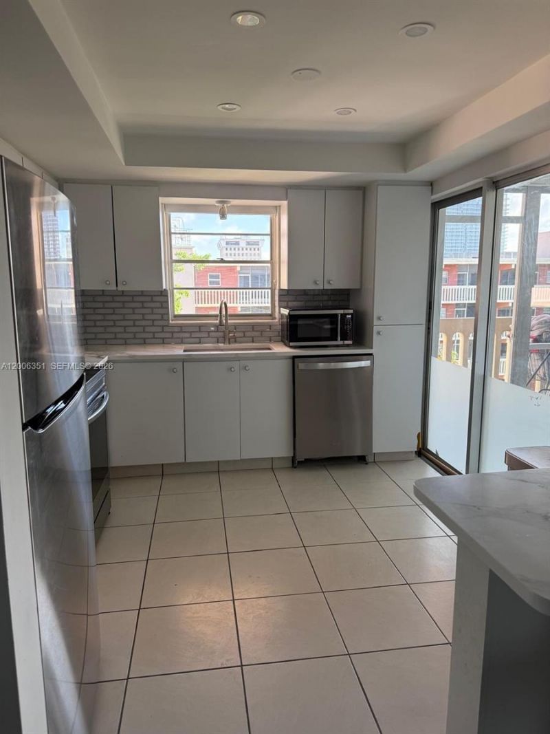 200 NE 12th Ave , Unit 7E, Hallandale Beach, FL 33009 Photo
