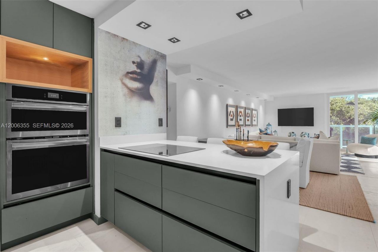 100 Bayview Dr, Unit 216, Sunny Isles Beach, FL 33160 Photo