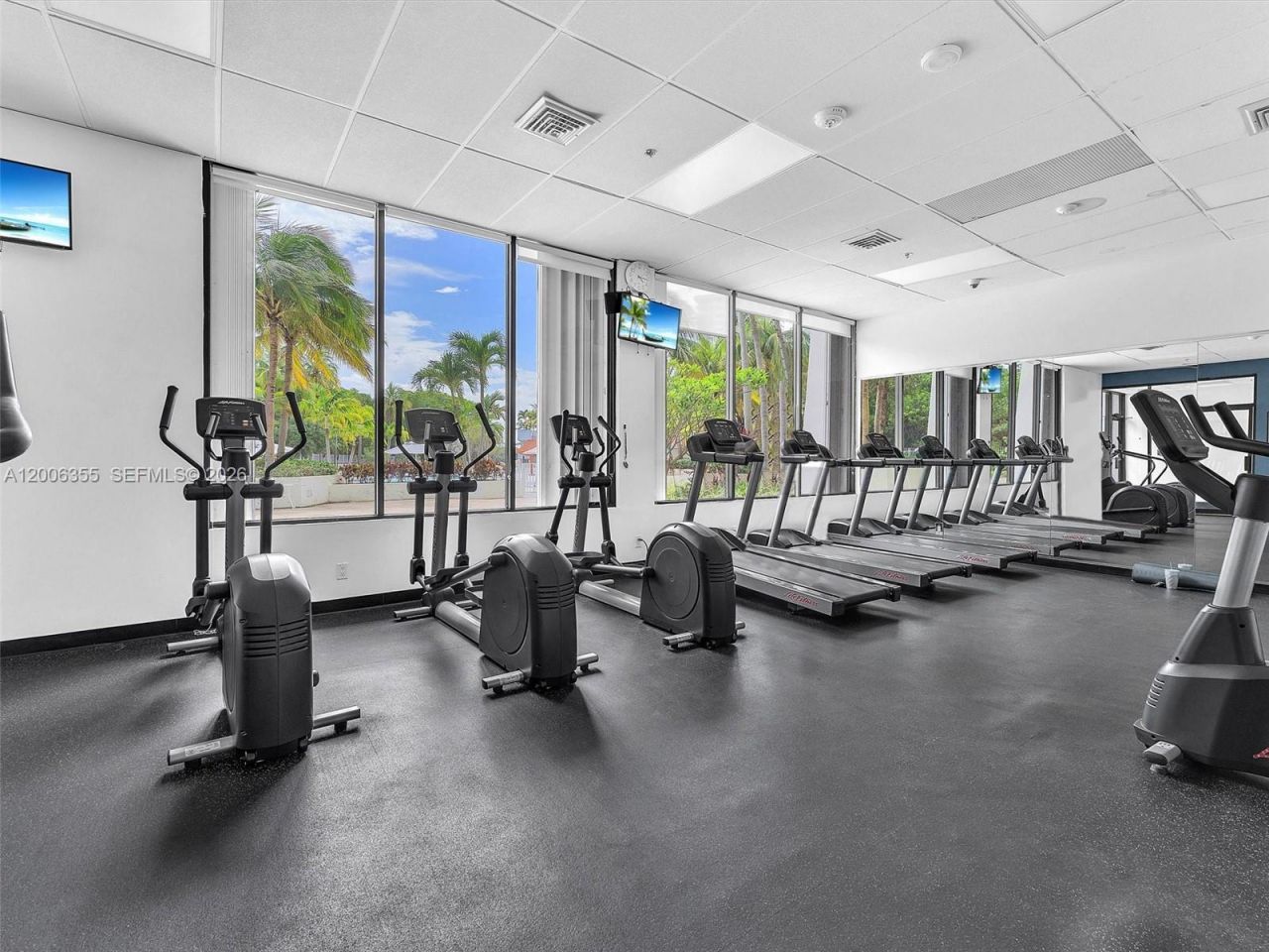 100 Bayview Dr, Unit 216, Sunny Isles Beach, FL 33160 Photo
