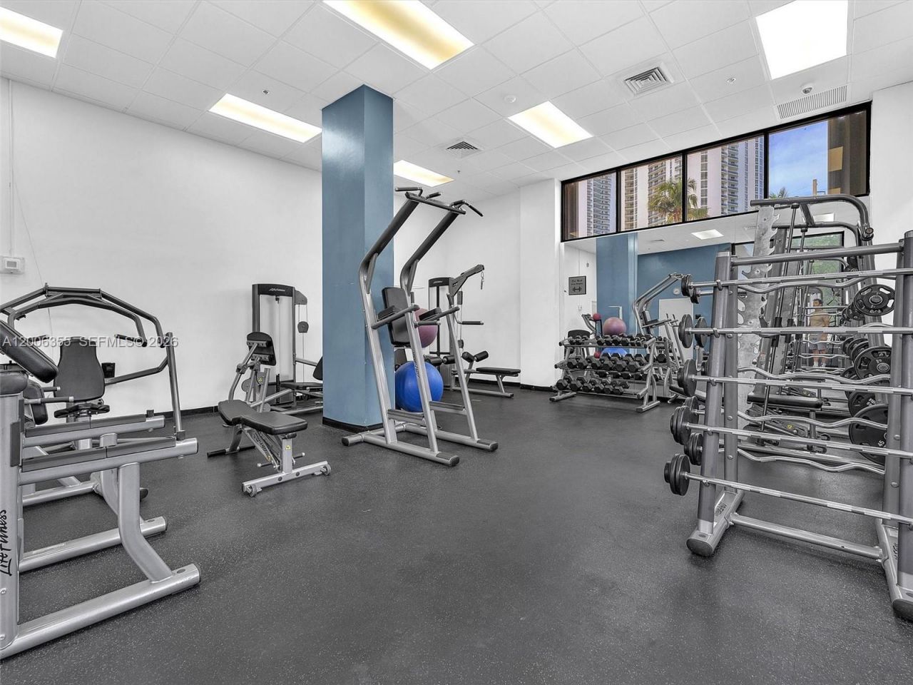 100 Bayview Dr, Unit 216, Sunny Isles Beach, FL 33160 Photo