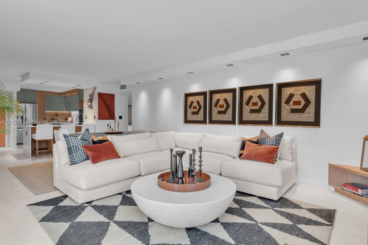 100 Bayview Dr, Unit 216, Sunny Isles Beach, FL 33160 Photo