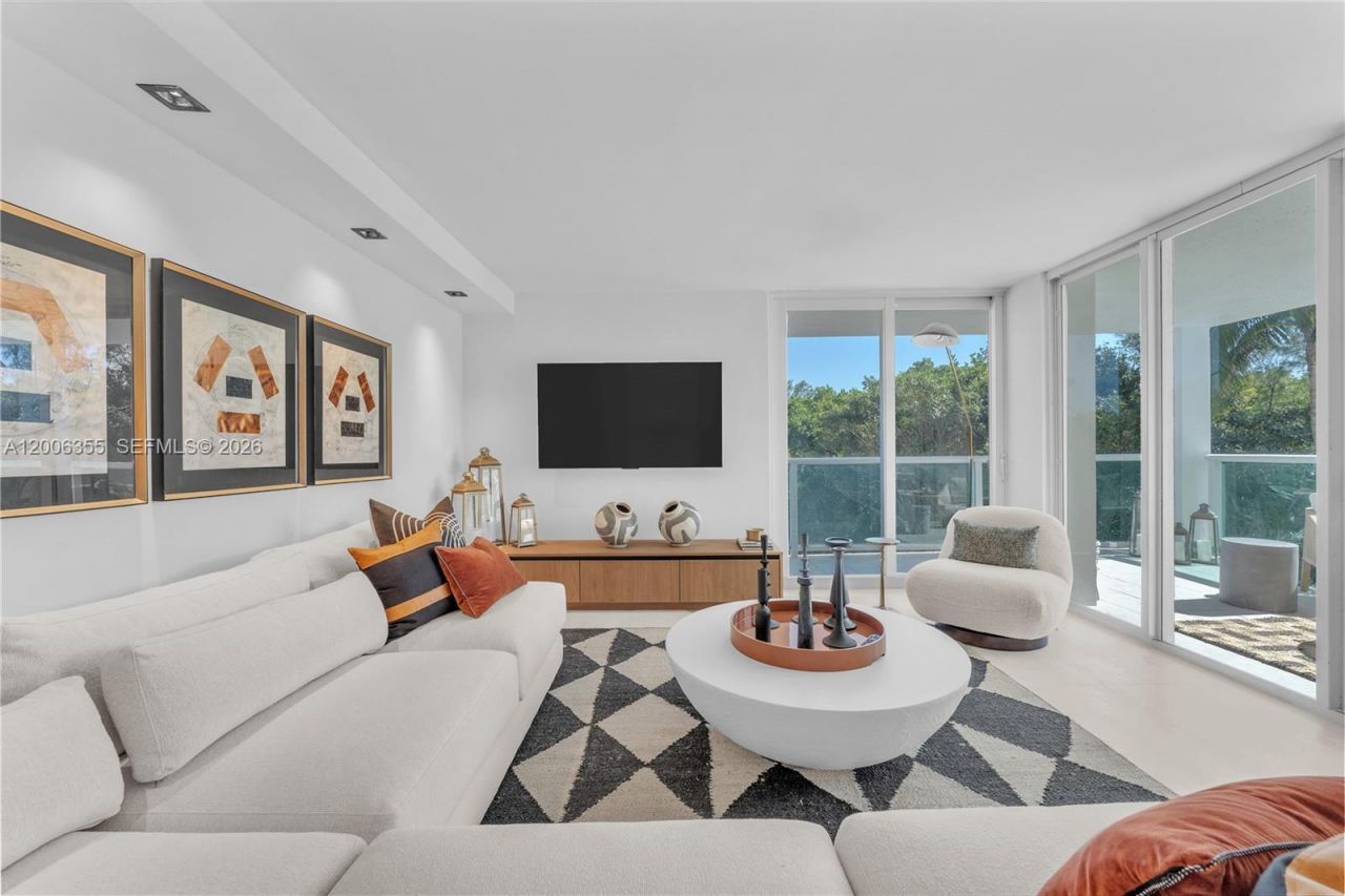 100 Bayview Dr, Unit 216, Sunny Isles Beach, FL 33160 Photo