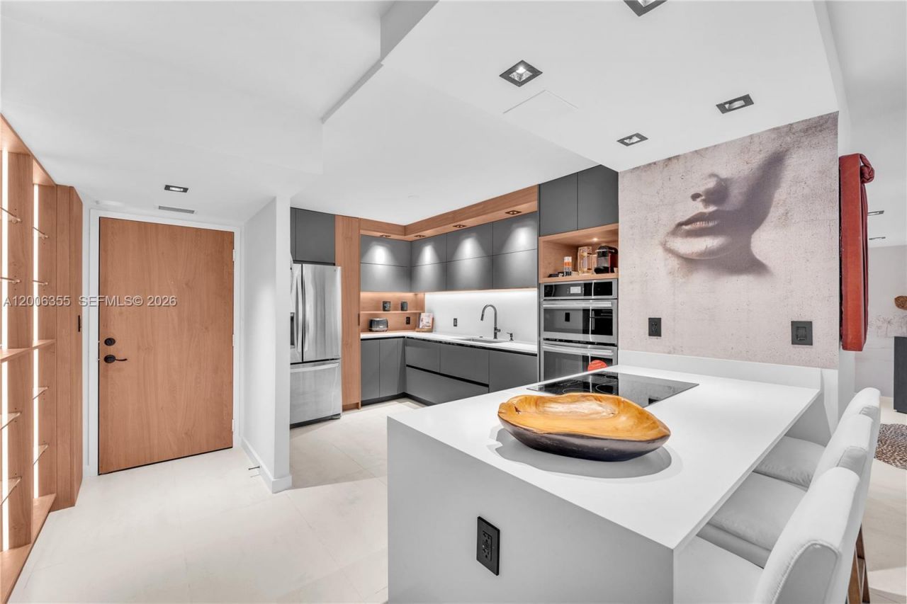 100 Bayview Dr, Unit 216, Sunny Isles Beach, FL 33160 Photo