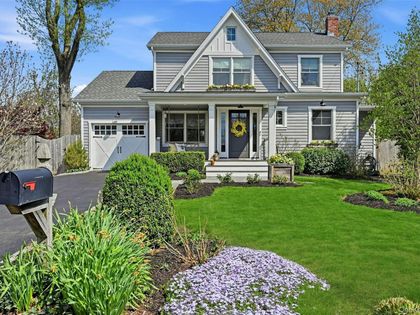 11 Elmont Lane East Northport, NY 11731
