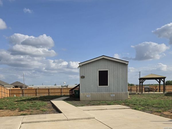 112 17B Energy Drive, Cotulla, TX 78014