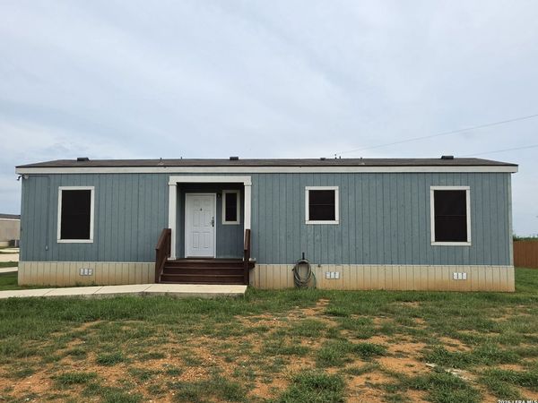 112 17B Energy Drive, Cotulla, TX 78014