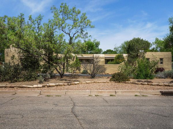 1029 Los Arboles Avenue NW, Albuquerque, NM 87107