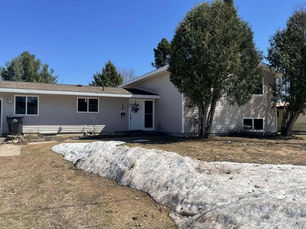 68 Evergreen DR, Kincheloe, MI 49788