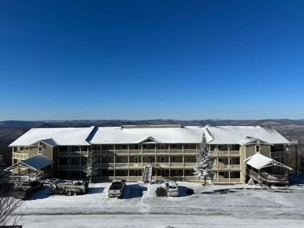 142 Summit, Snowshoe, WV 26209