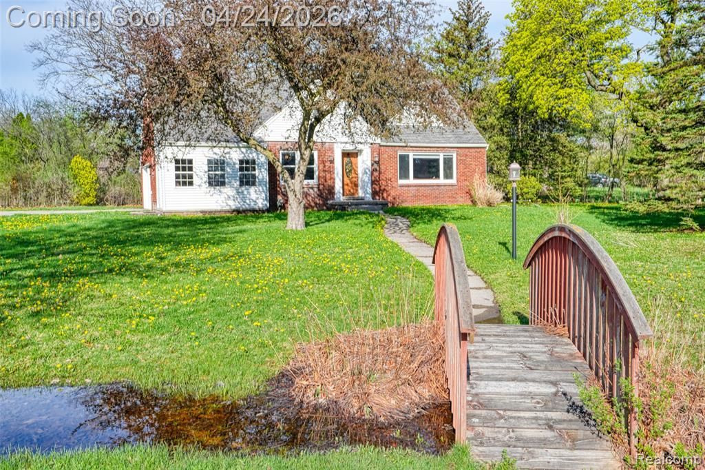 19150 Rainbow Drive, Lathrup Village, MI 48076 Main Photo