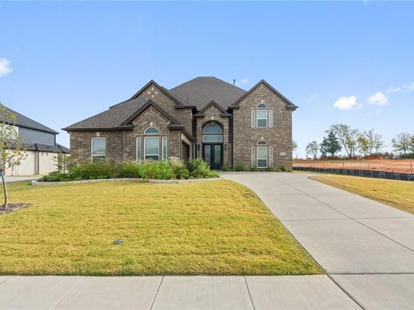 704 S HIDDEN LAKES Drive, DeSoto, TX 75115