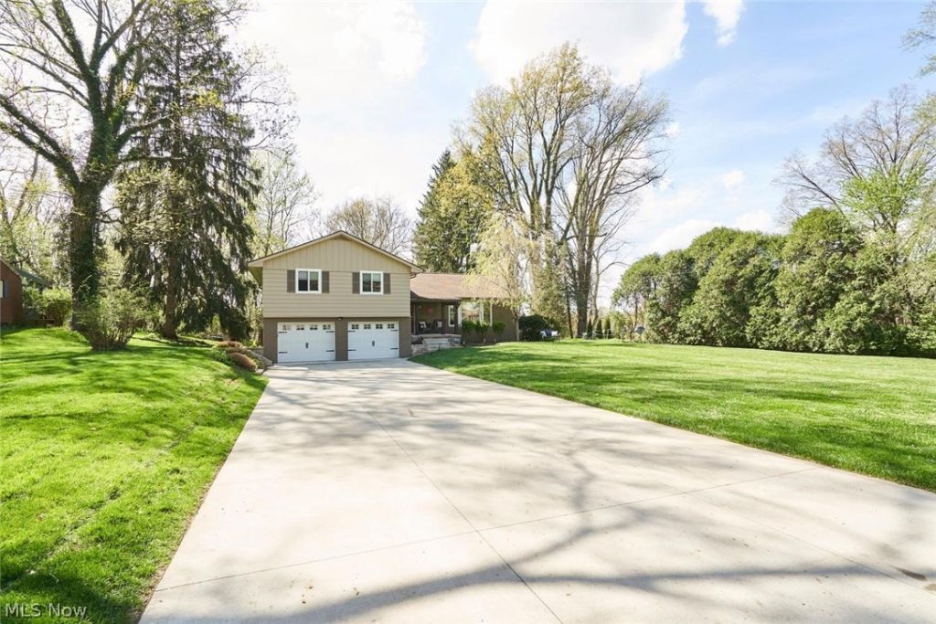 877 Locust Drive, Tallmadge, OH 44278