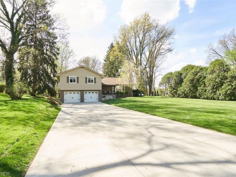 877 Locust Drive, Tallmadge, OH 44278 Photo 1