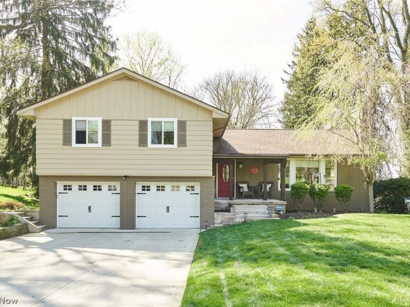 877 Locust Drive, Tallmadge, OH 44278 Photo 2