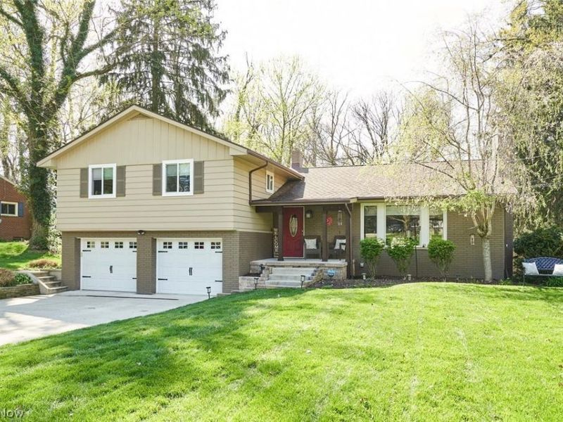 877 Locust Drive, Tallmadge, OH 44278 Photo 3