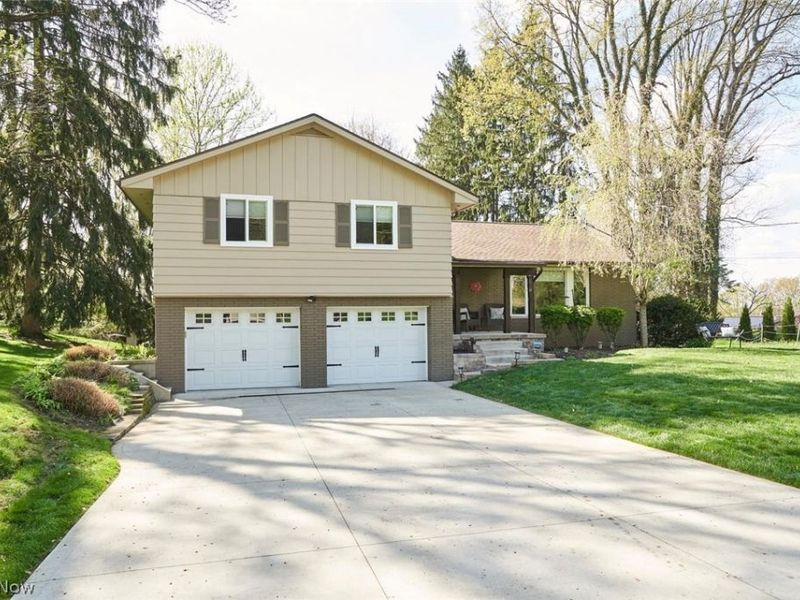 877 Locust Drive, Tallmadge, OH 44278 Photo 4