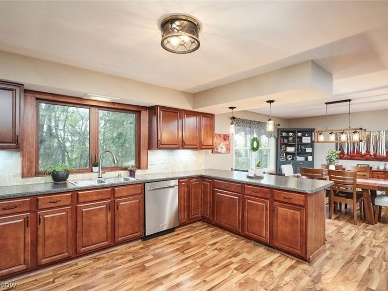 877 Locust Drive, Tallmadge, OH 44278 Photo 9