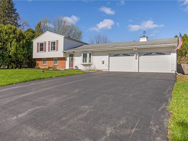 202 Resseguie Drive , Syracuse, NY 13209