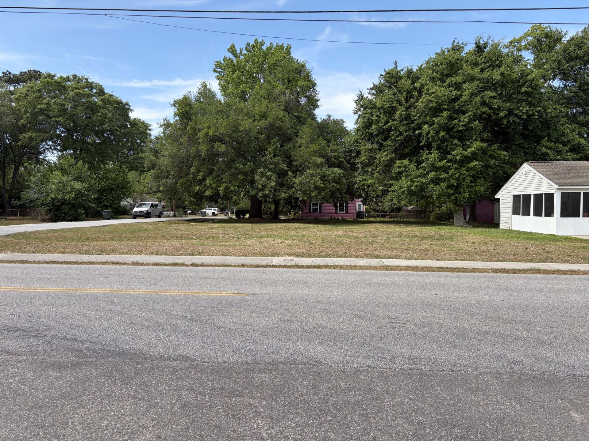 1144 Dickson Avenue Photo 2