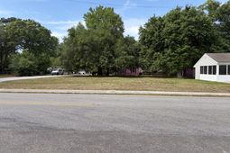 1144 Dickson Avenue photo 4
