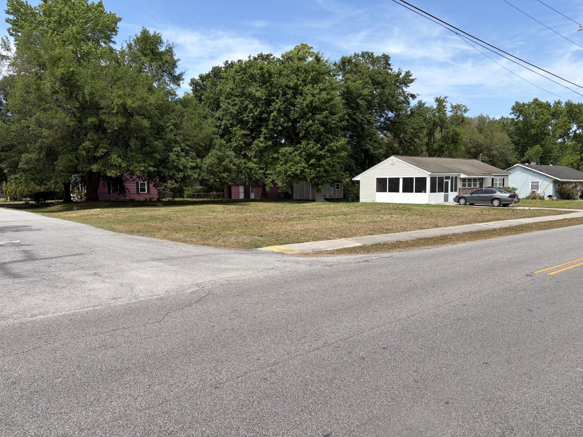 1144 Dickson Avenue Photo 3