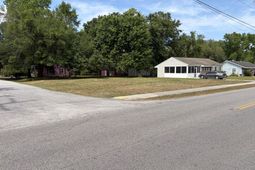 1144 Dickson Avenue photo 4